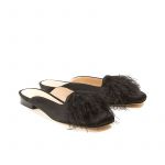 Flat mules in black satin with black feathers on the front part