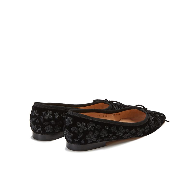 Black velvet ballerinas with floral embroidery ton sur ton all over, women's model, by Fragiacomo, back view