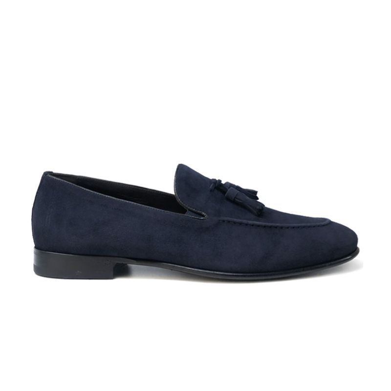Mocassini blu con nappine fatti a mano in camoscio con suola in pelle, modello da uomo by Fragiacomo