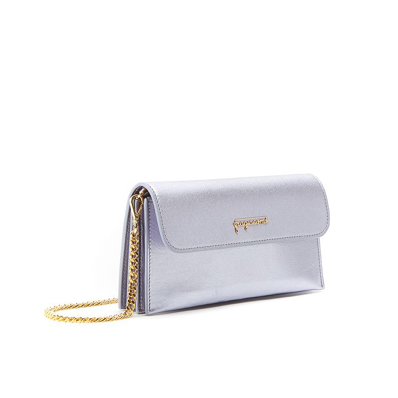 Pochette in lilac laminated leather with gold accessories woman