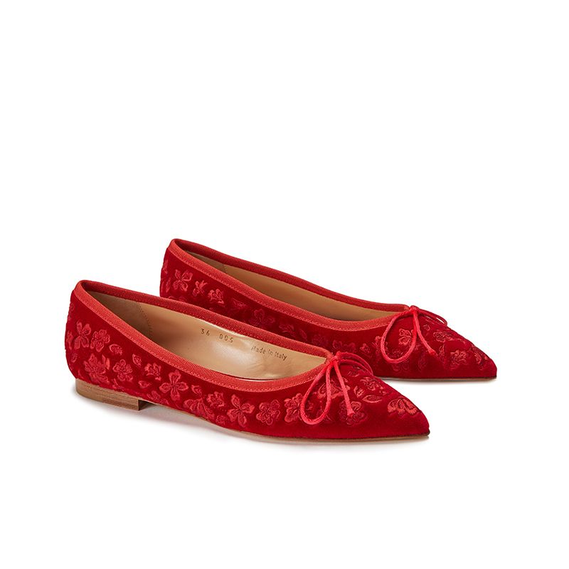 Red velvet ballerinas with floral embroidery ton sur ton all over, women's model, by Fragiacomo, side view