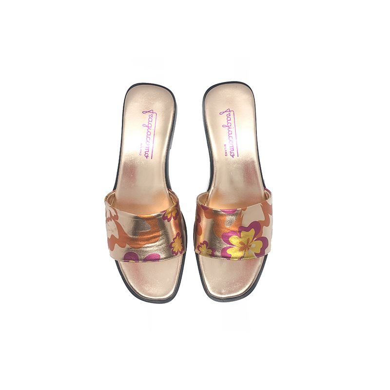 Sandali bassi in pelle laminata oro rosa fatti a mano in Italia con stampa floreale multicolor, modello da donna by Fragiacomo