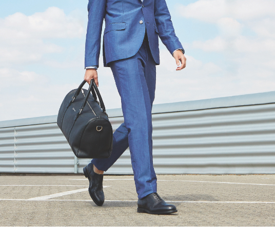 Nude patent leather mules Uomo con borsa da viaggio in pelle di alce nera e accessori color argento by Fragiacomo