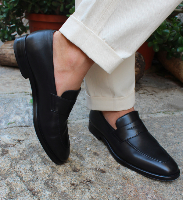 Black calfskin loafers hand made in Italy worn by a man, elegant by Fragiacomo