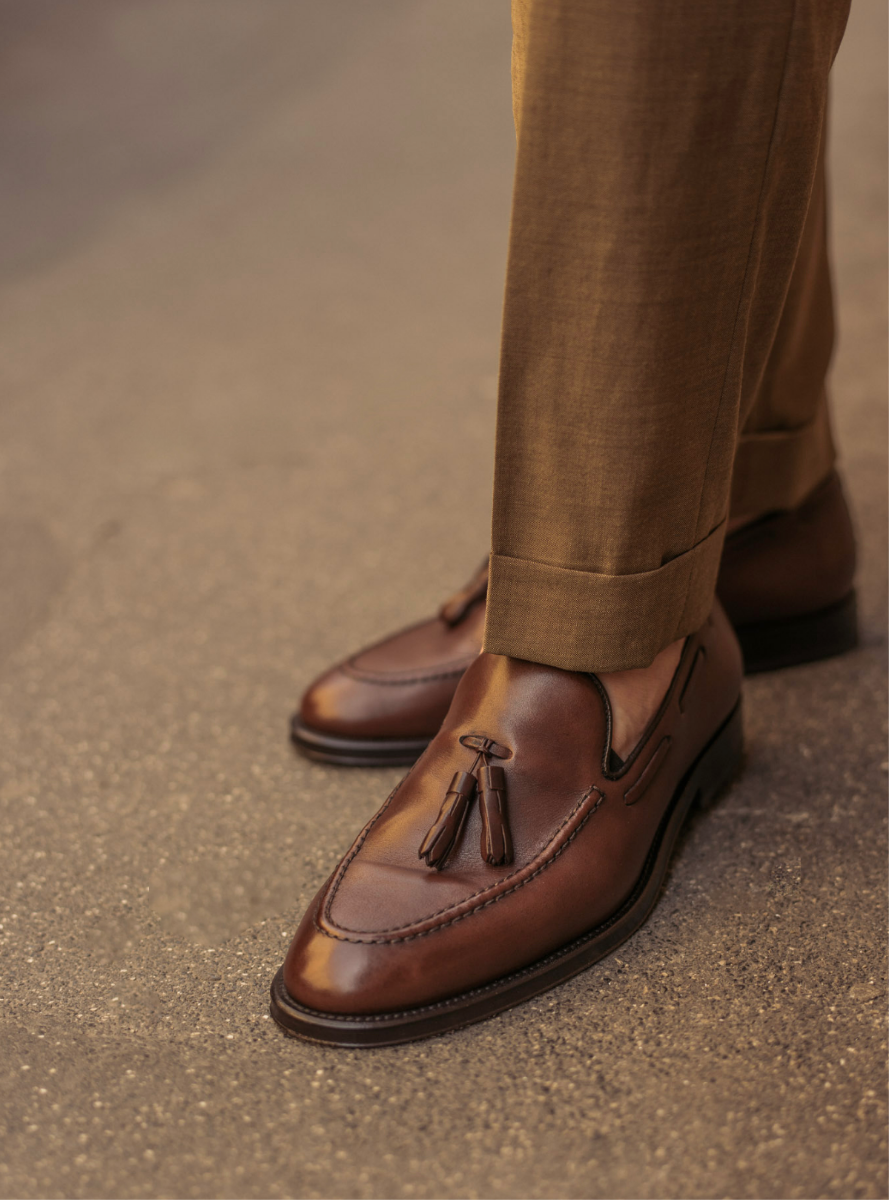 Light brown calfskin tassel loafers, hand made in Italy worn by a man, elegant by Fragiacomo